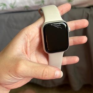 Series 7 45mm Apple Watch GPS (Starlight)
